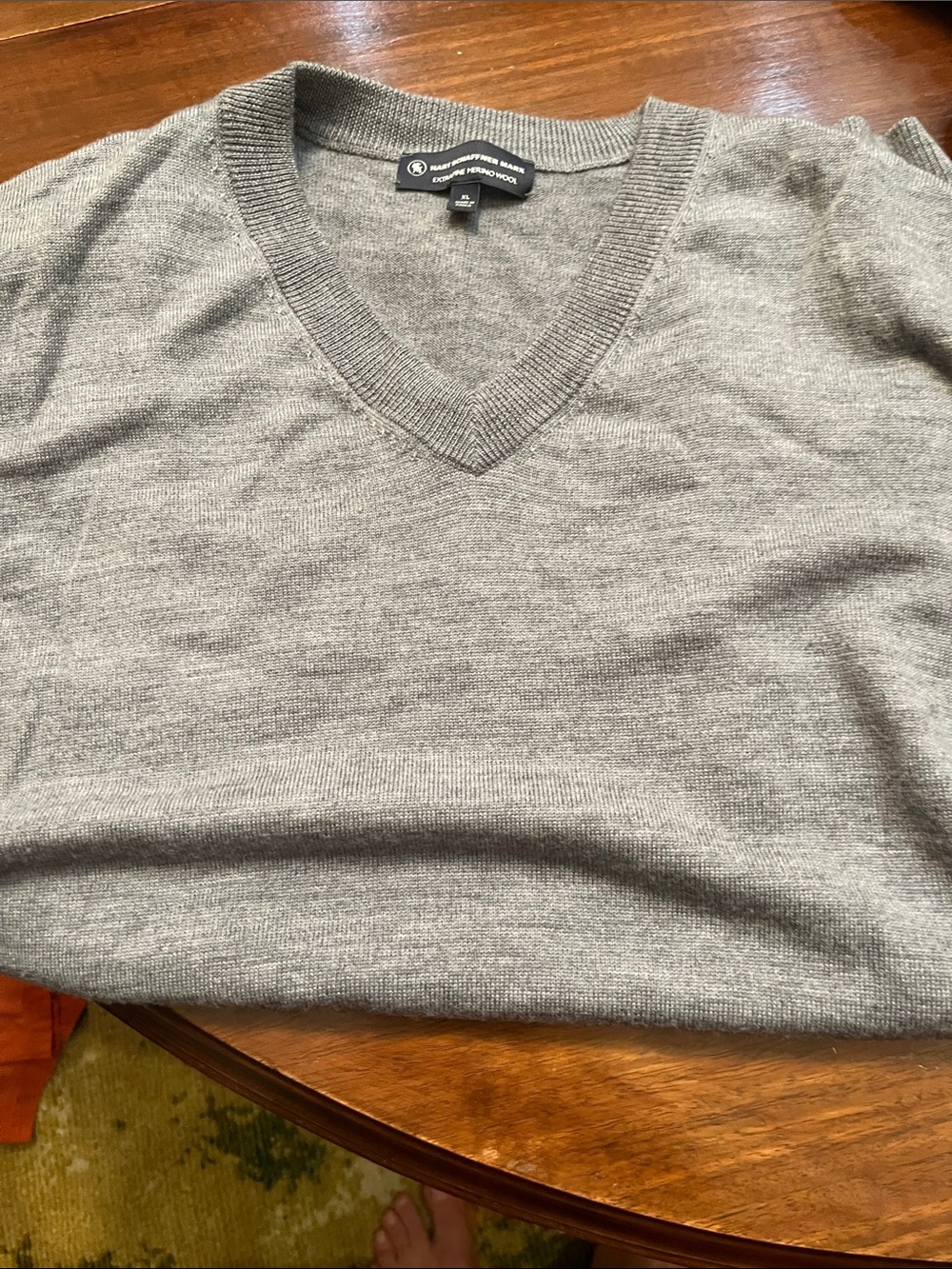 Hart Schaffner Marx Men's Light Grey V-Neck Sweater